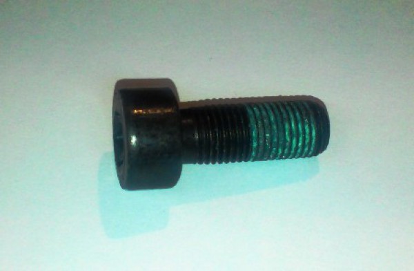 Šroub setrvačníku M9x24mm