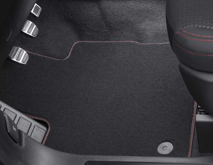 Levně Podlahové koberce, velurové, provedení Premium přední a zadní v černé barvě s dvojitým červeným prošitím