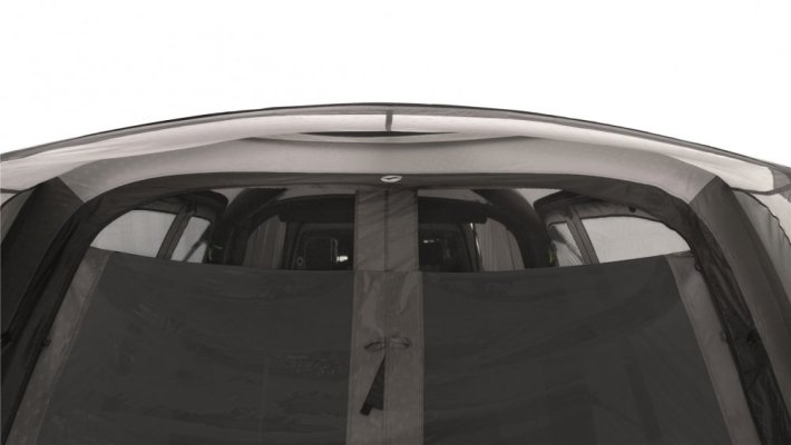 Stan v zádi vozu Outwell Linnburg Air Rear