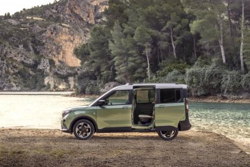 Plně elektrický Ford E-Tourneo Courier přináší maximum stylu, prostoru a praktičnosti v kompaktní karoserii