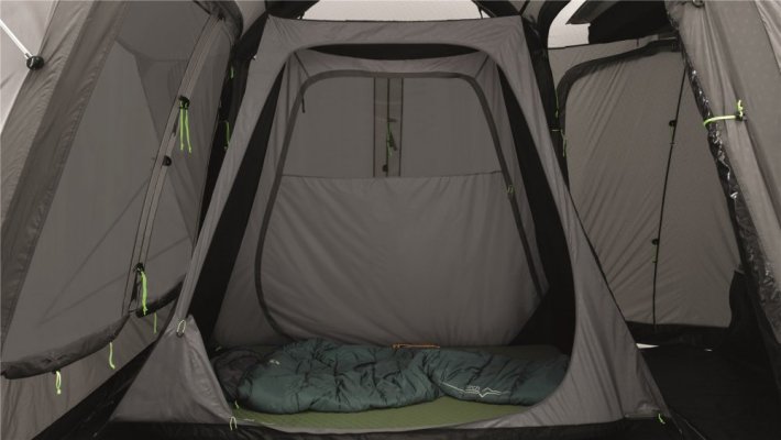 Stan v zádi vozu Outwell Linnburg Air Rear
