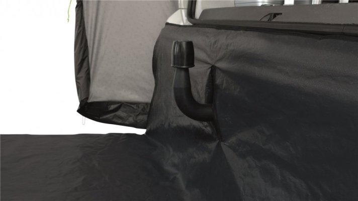 Stan v zádi vozu Outwell Linnburg Air Rear