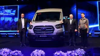 Ford Pro je připraven elektrifikovat produktivitu podnikání v Evropě, první vozy již sjíždějí z výrobní linky