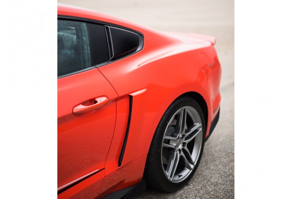 ROUSH přídavné větrací otvory bočních oken - Mustang
