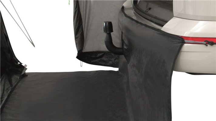 Stan v zádi vozu Outwell Linnburg Air Rear