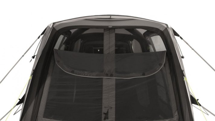 Stan v zádi vozu Outwell Linnburg Air Rear