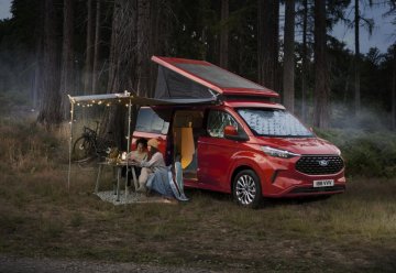 Ford představuje novou generaci obytného vozu Nugget – inteligentnější, všestrannější a připravenou elektrifikovat cesty za dobrodružstvím