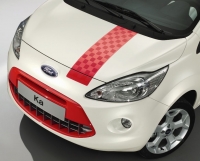 Pruh Grand Prix červený, na bok karoserie Ford Ká