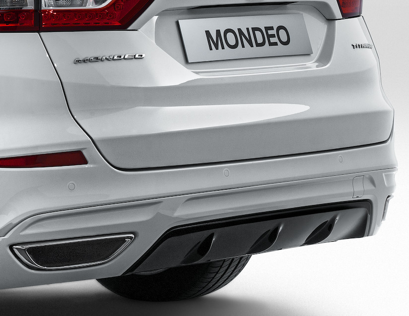 Ochranný kryt na zadní nárazník černém provedení Mondeo