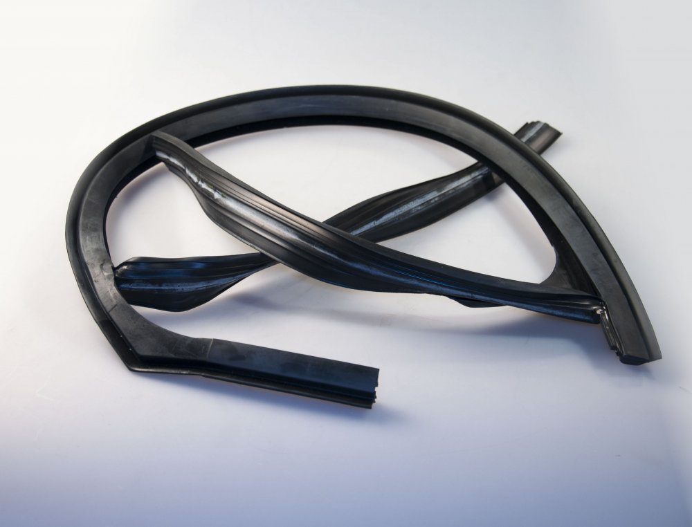 Levé zadní těsnění postranních oken Ford Focus