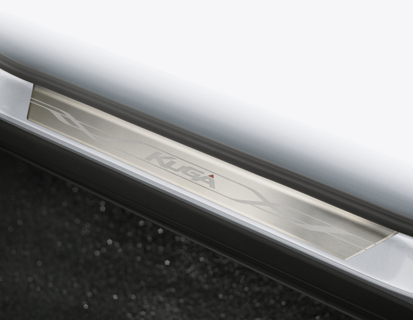 Prahy vozidla přední dveře s logem Kuga