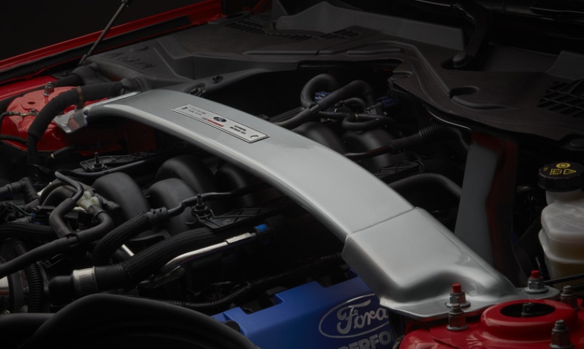 Levně Sada výztuh mezi věžemi pro uložení pružících vzpěr Ford Performance Mustang